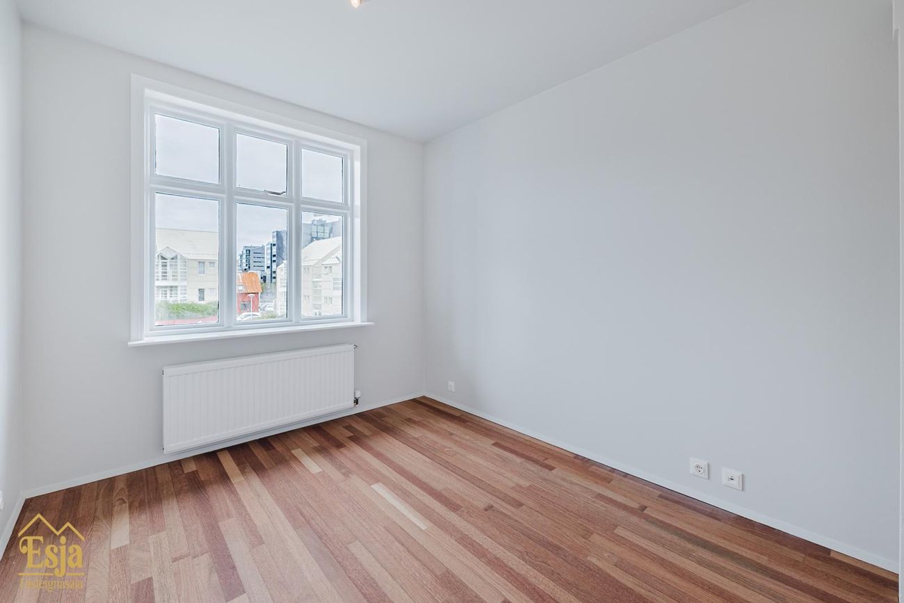 Hverfisgata 83, 101 Reykjavík