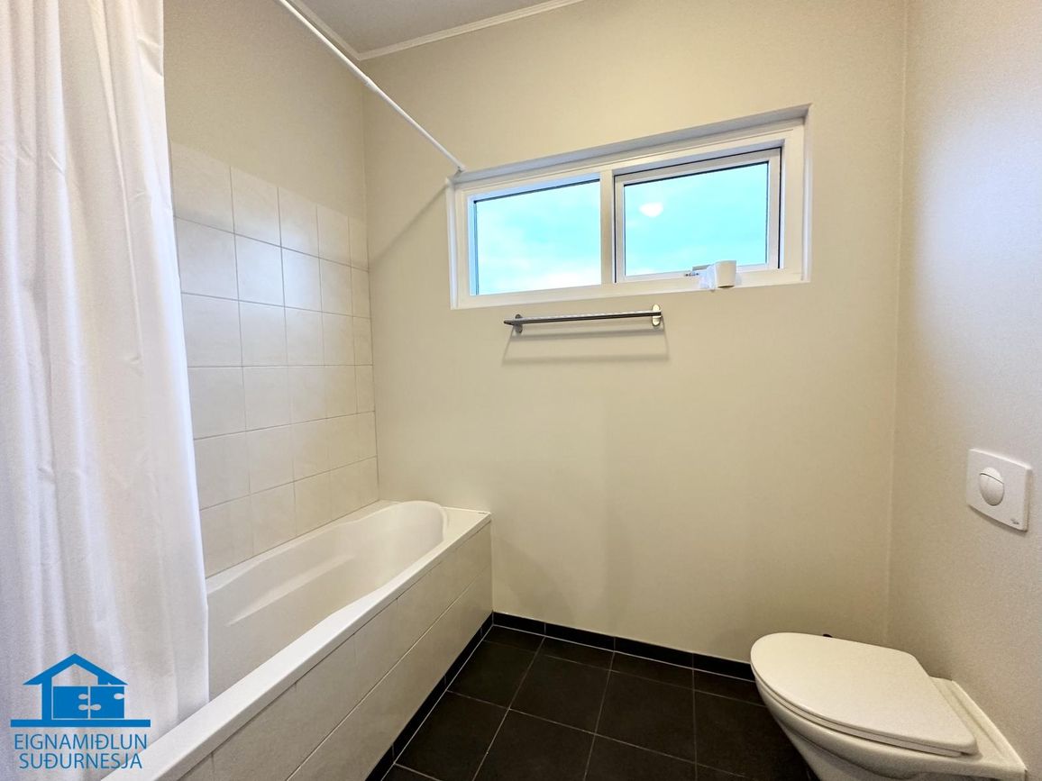 Tjarnabraut 14, 260 Reykjanesbær