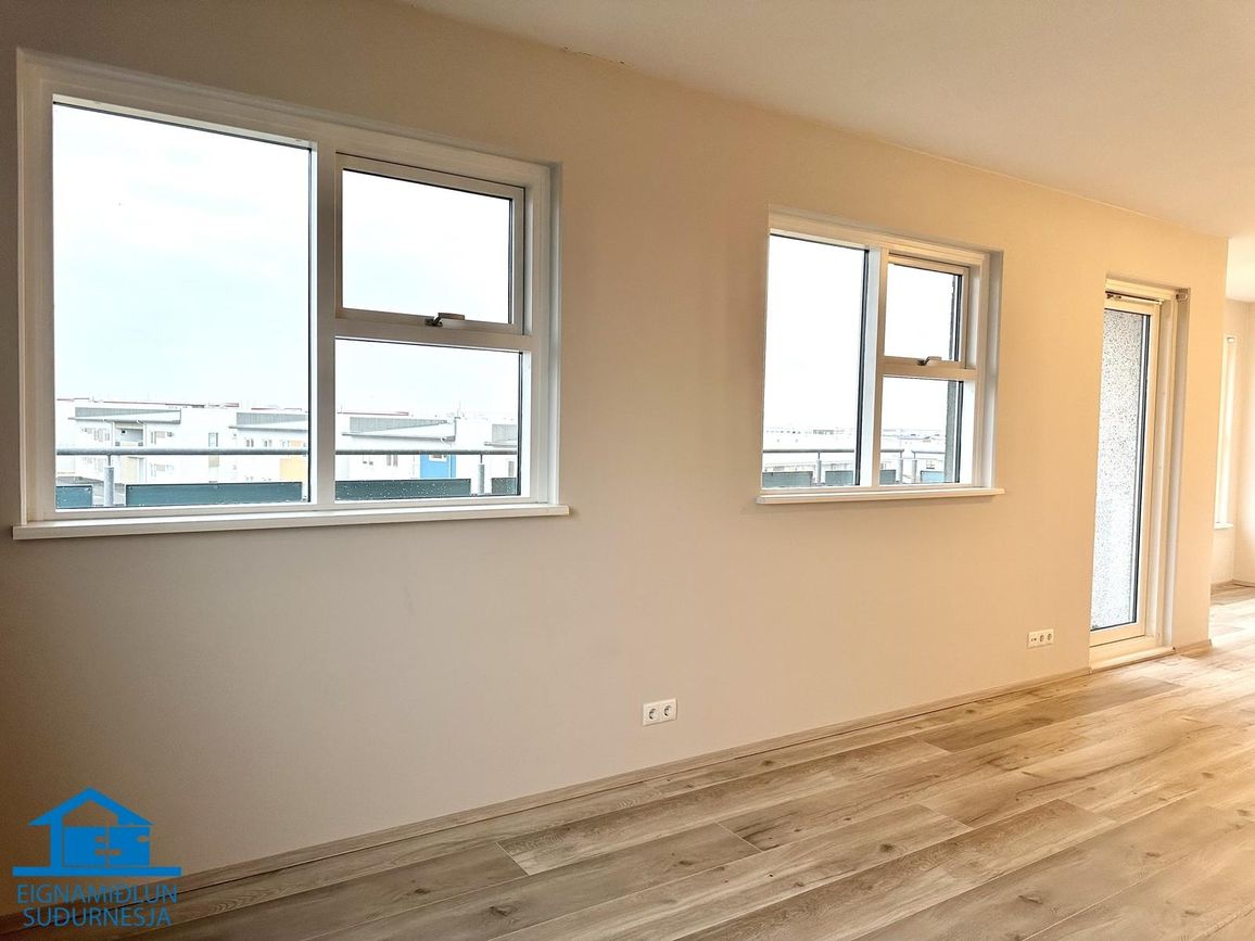 Tjarnabraut 14, 260 Reykjanesbær