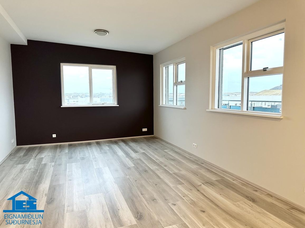 Tjarnabraut 14, 260 Reykjanesbær