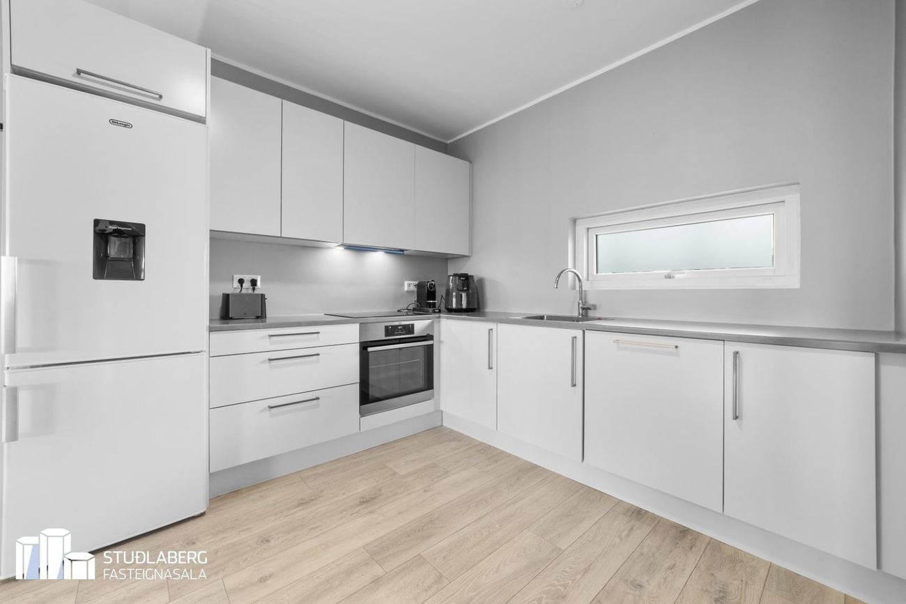 Dalsbraut 4, 260 Reykjanesbær