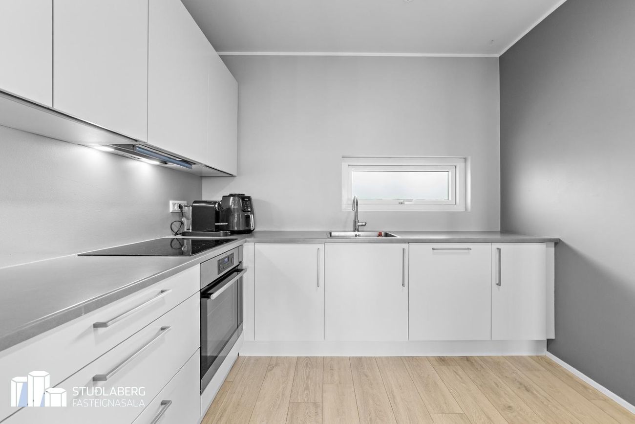 Dalsbraut 4, 260 Reykjanesbær