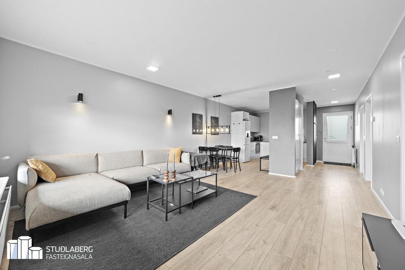 Dalsbraut 4, 260 Reykjanesbær