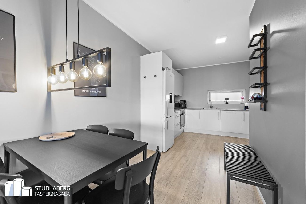 Dalsbraut 4, 260 Reykjanesbær