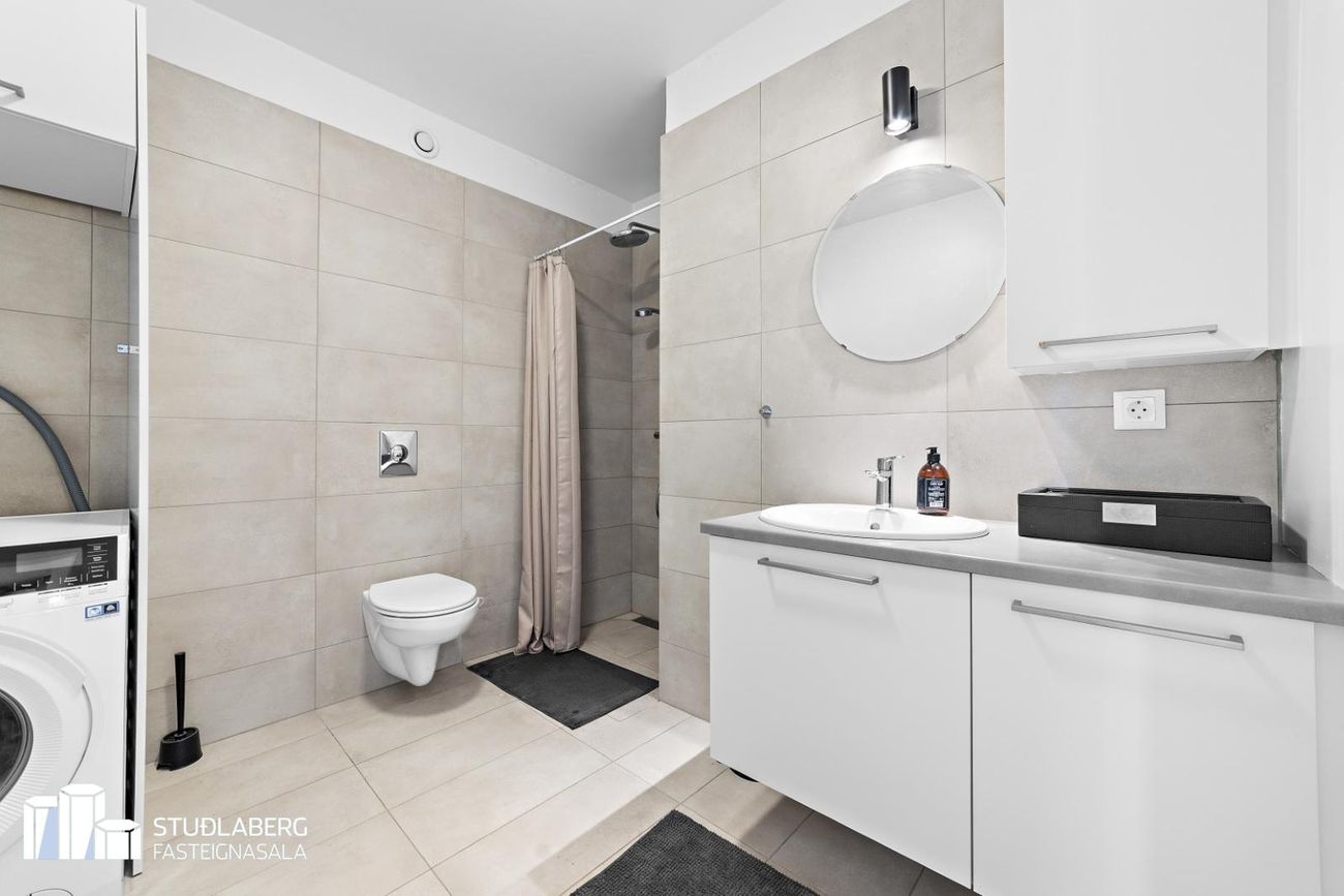 Dalsbraut 4, 260 Reykjanesbær