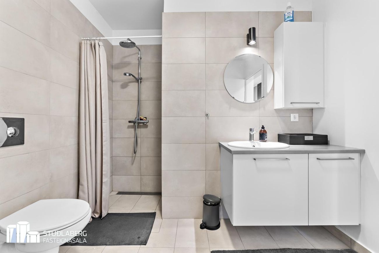 Dalsbraut 4, 260 Reykjanesbær