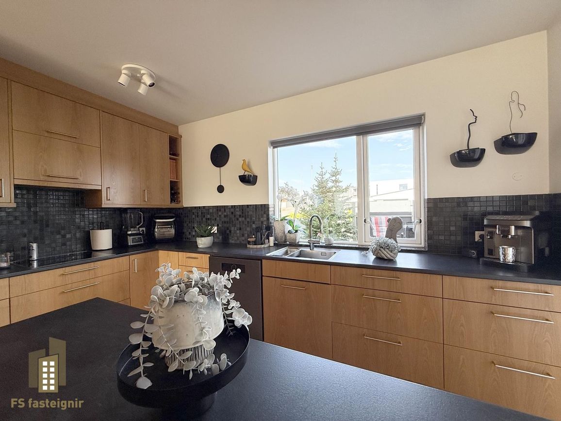 Geirþrúðarhagi 8a, 600 Akureyri