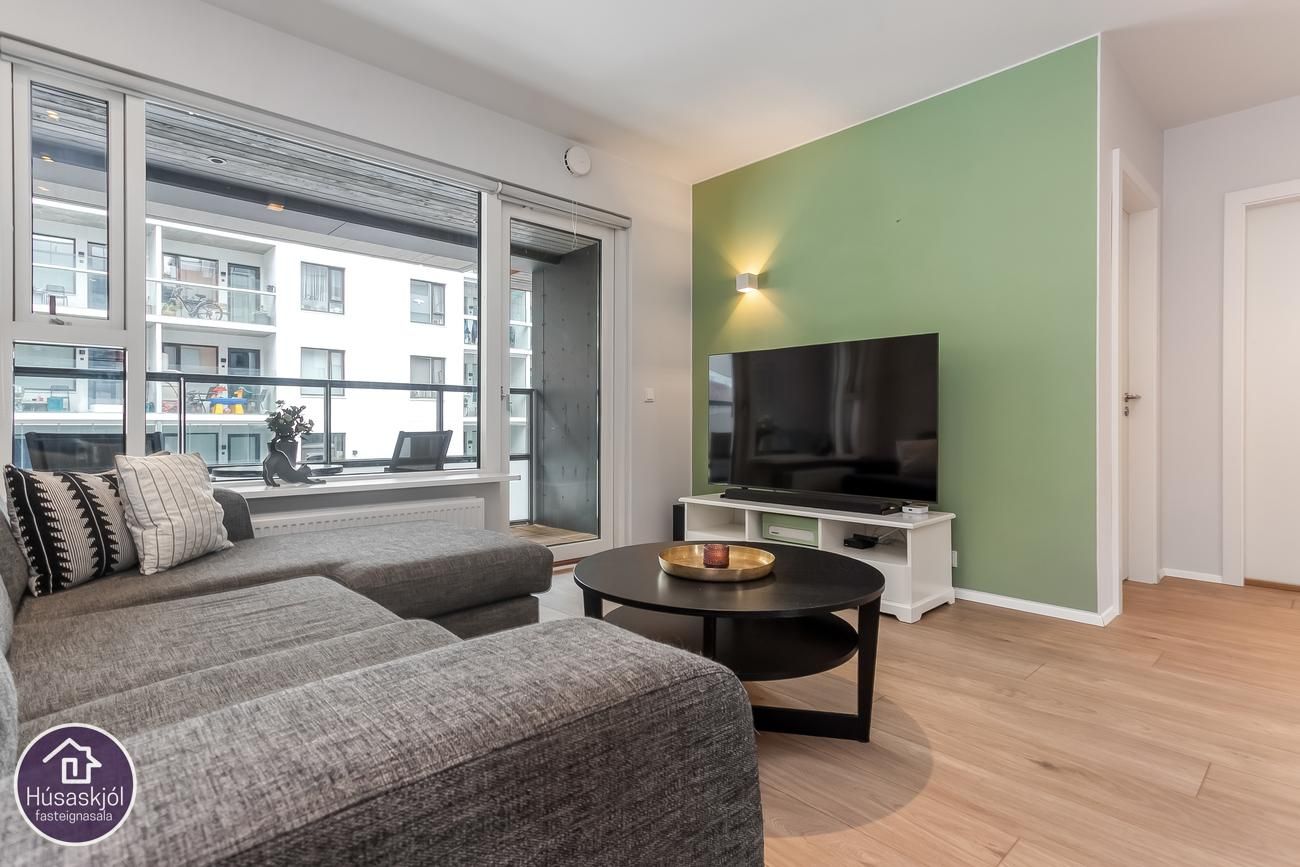 Fálkahlíð 3, 102 Reykjavík
