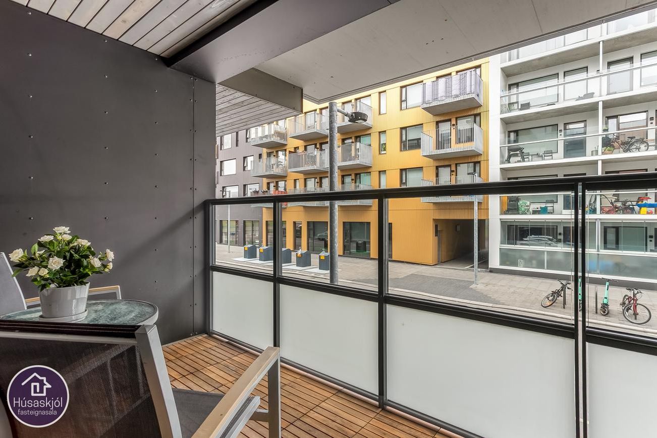Fálkahlíð 3, 102 Reykjavík
