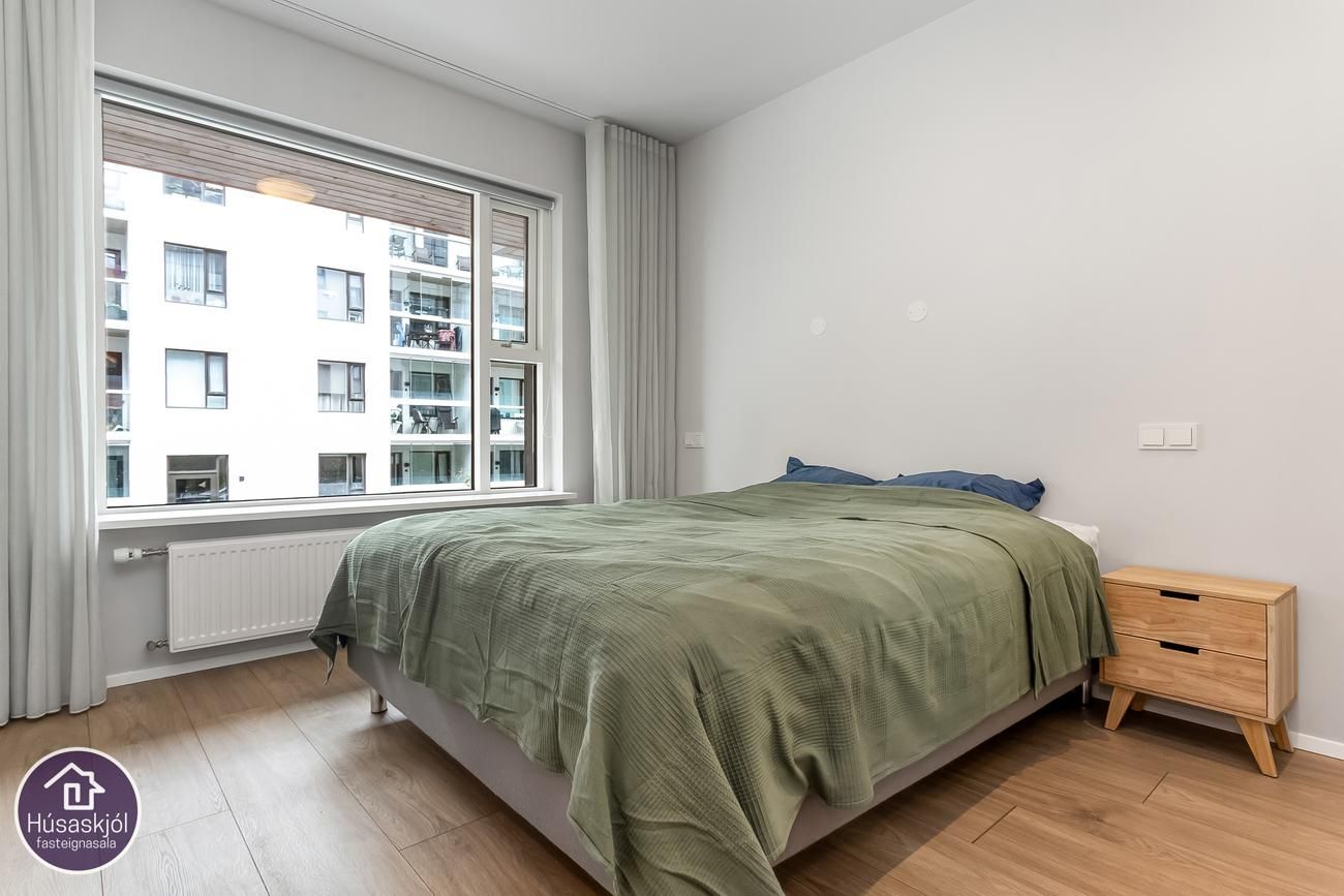 Fálkahlíð 3, 102 Reykjavík
