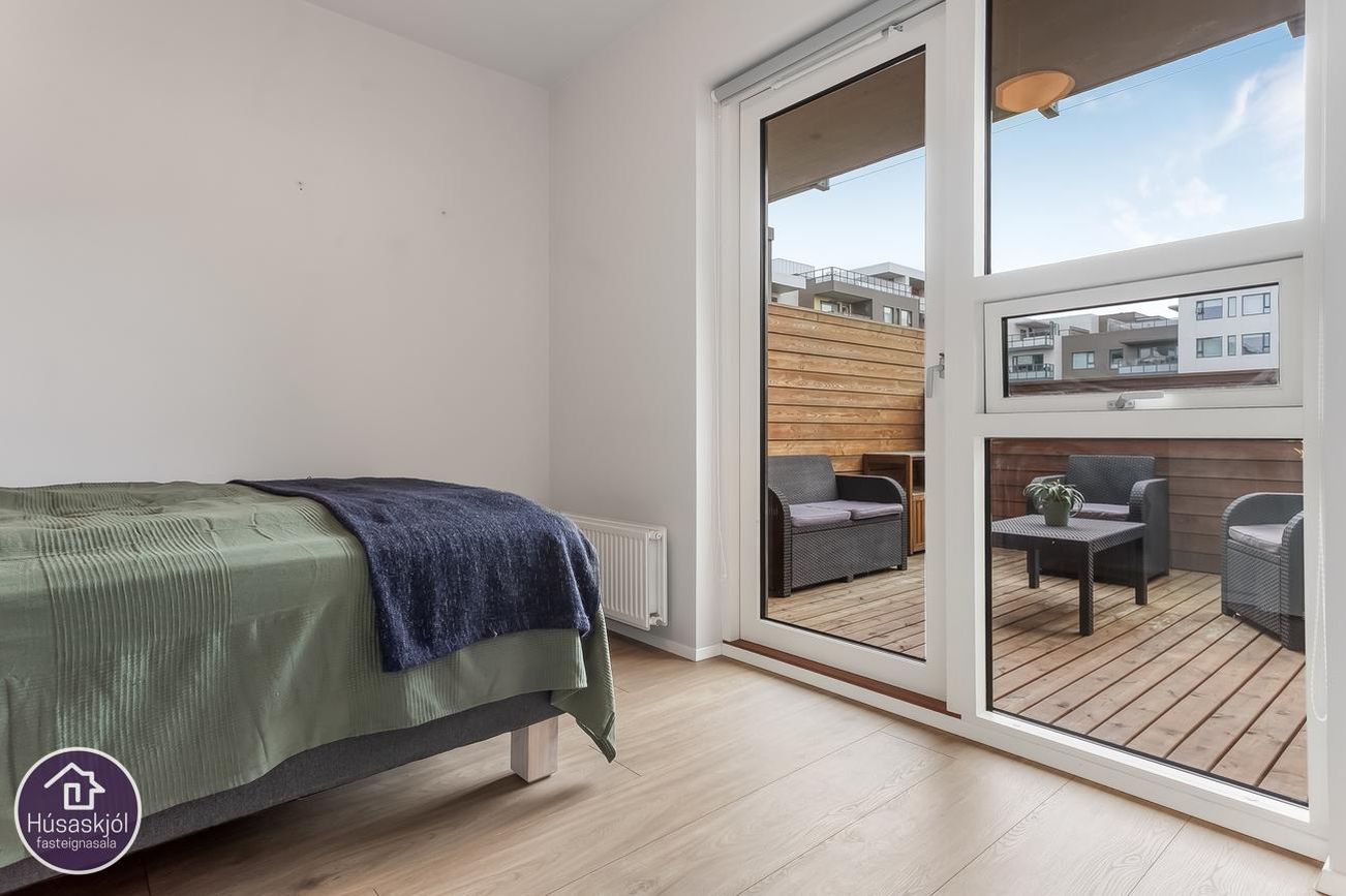 Fálkahlíð 3, 102 Reykjavík