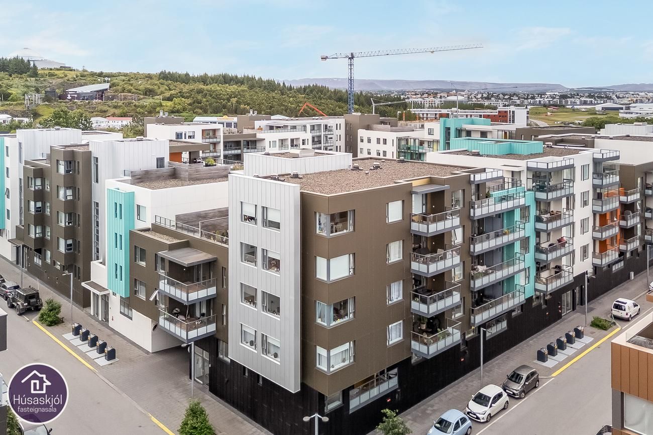 Fálkahlíð 3, 102 Reykjavík