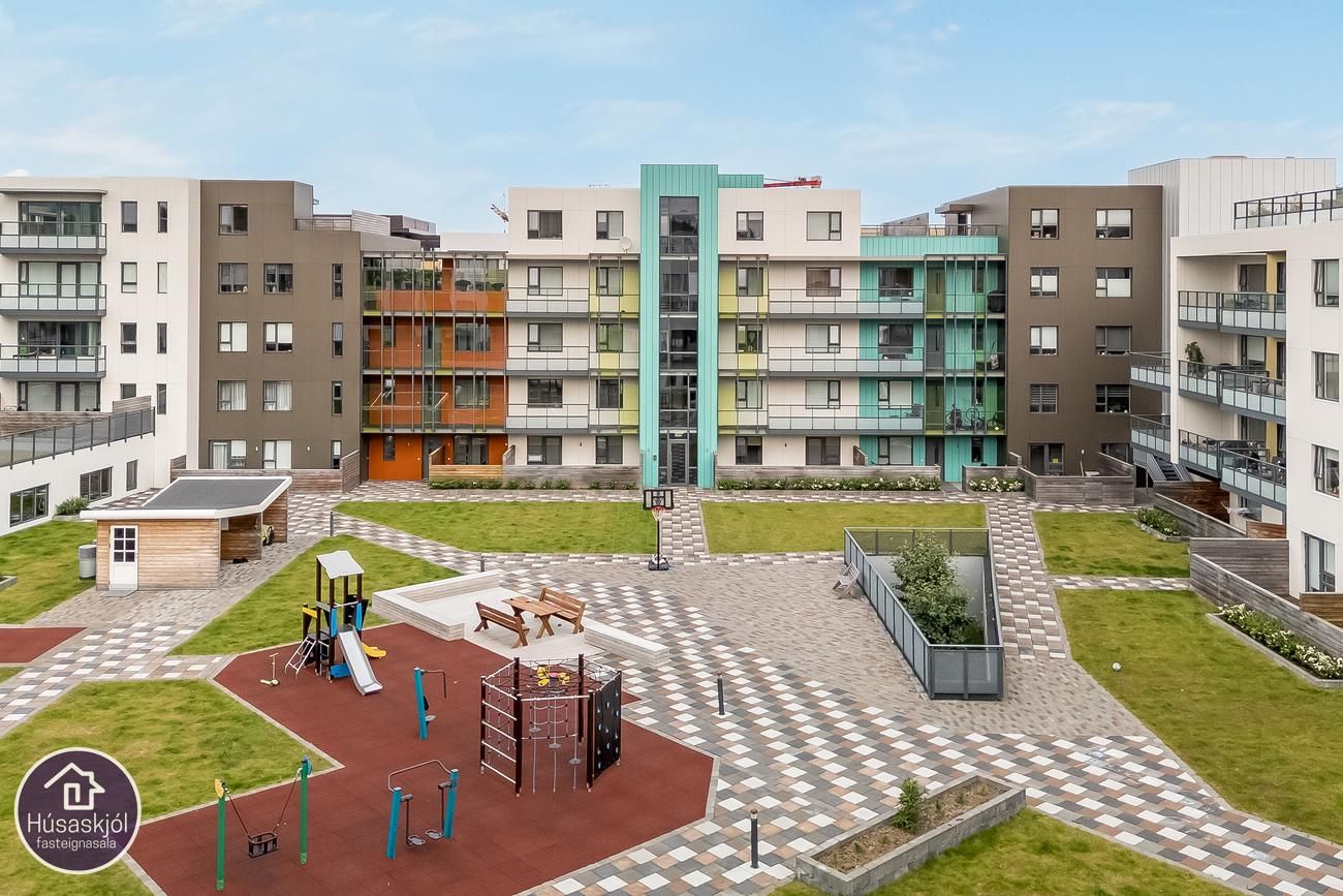 Fálkahlíð 3, 102 Reykjavík