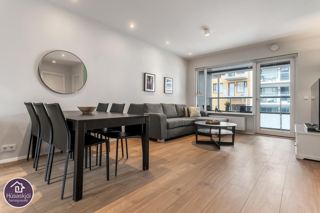 Fálkahlíð 3, 102 Reykjavík