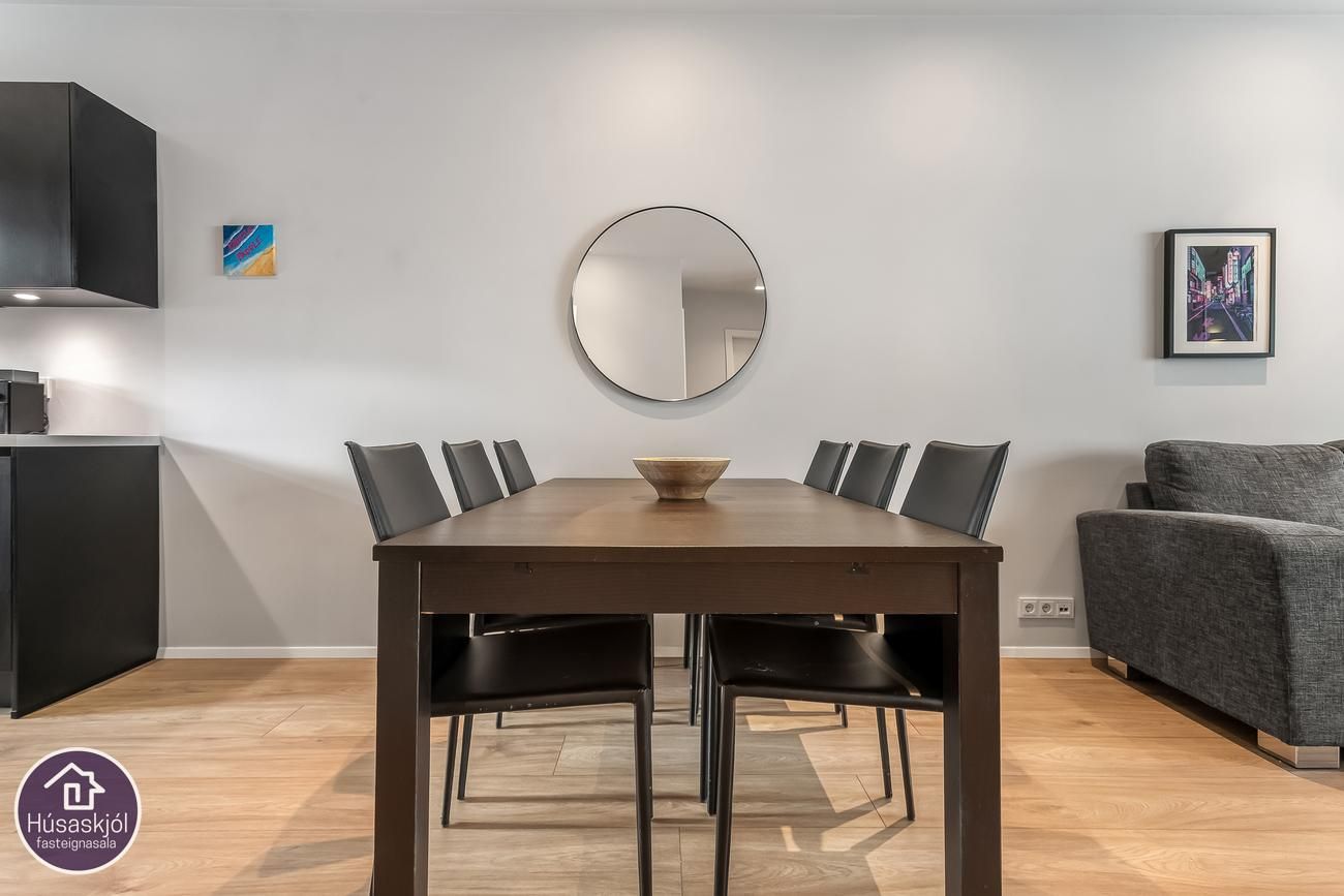 Fálkahlíð 3, 102 Reykjavík