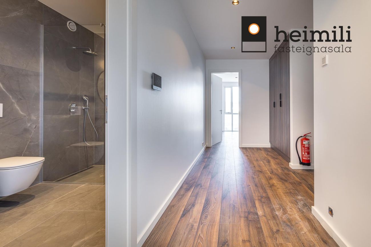 Grensásvegur 1B, 108 Reykjavík