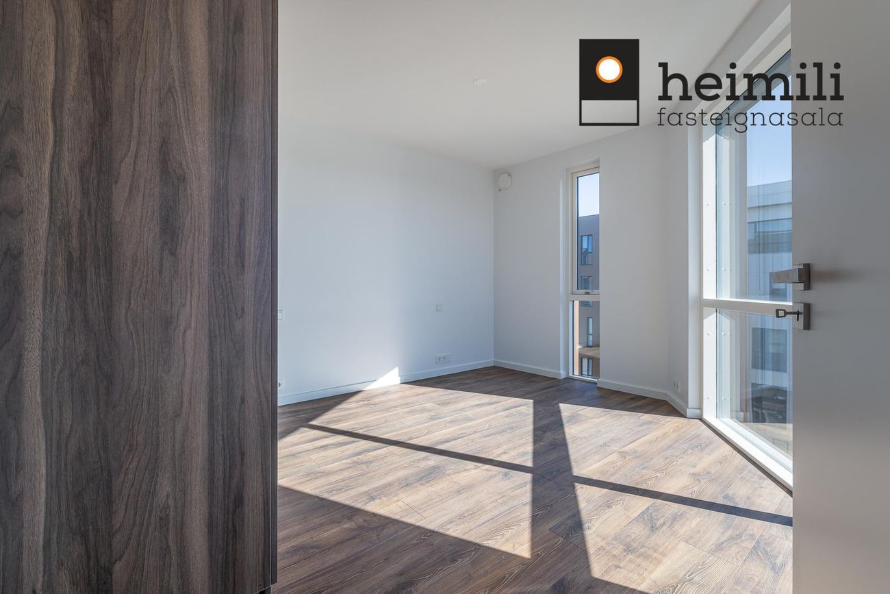 Grensásvegur 1B, 108 Reykjavík