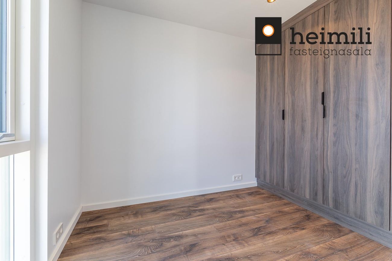 Grensásvegur 1B, 108 Reykjavík