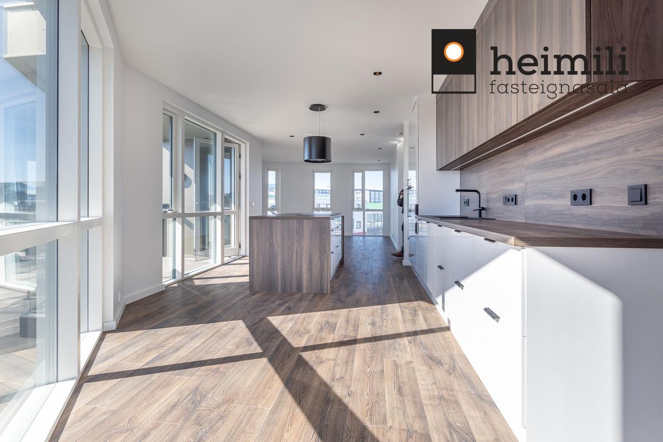 Grensásvegur 1B, 108 Reykjavík