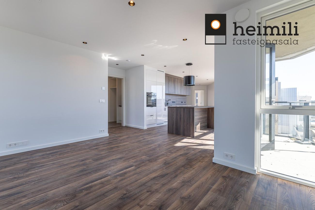 Grensásvegur 1B, 108 Reykjavík