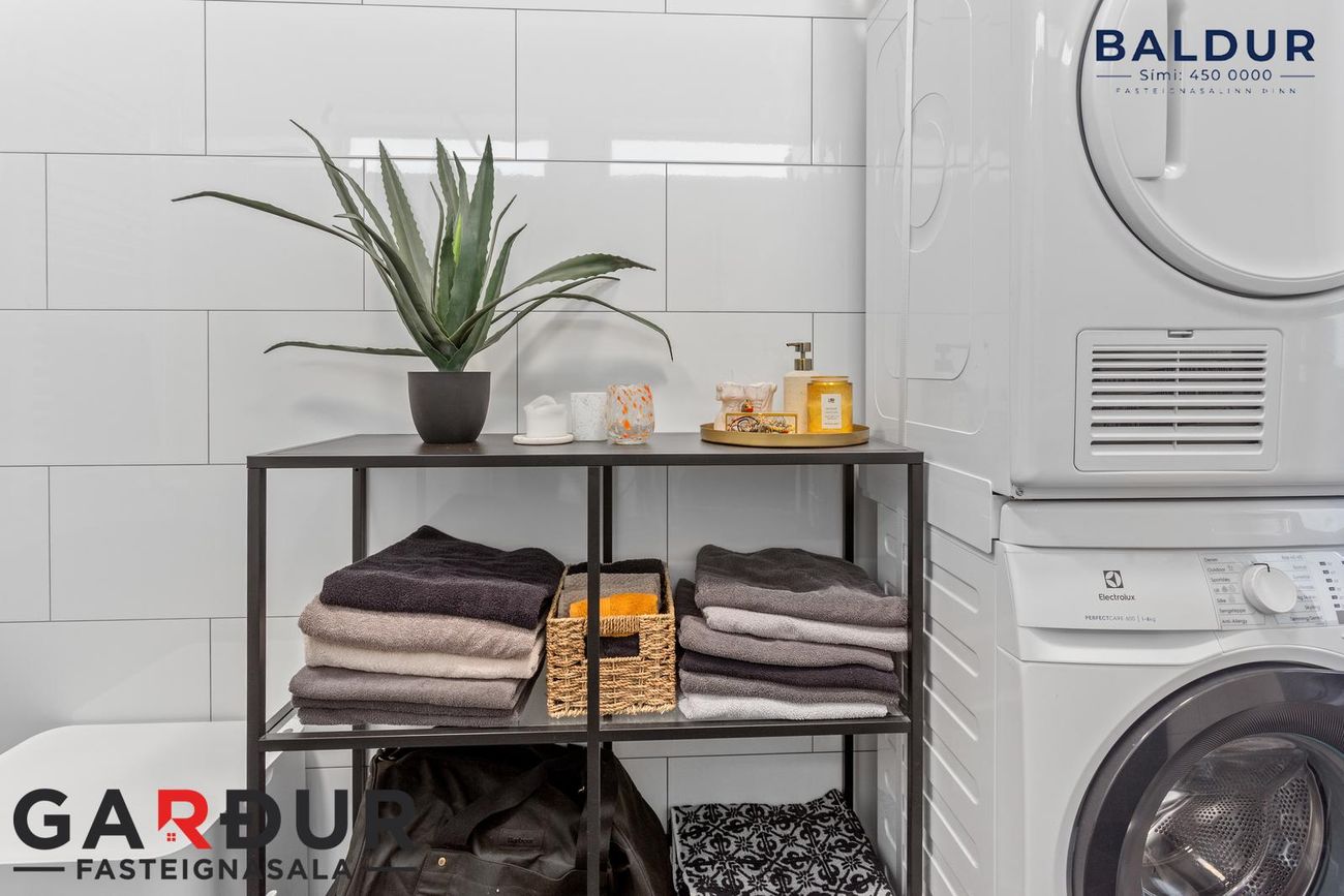 Grensásvegur 12 - 0303, 108 Reykjavík