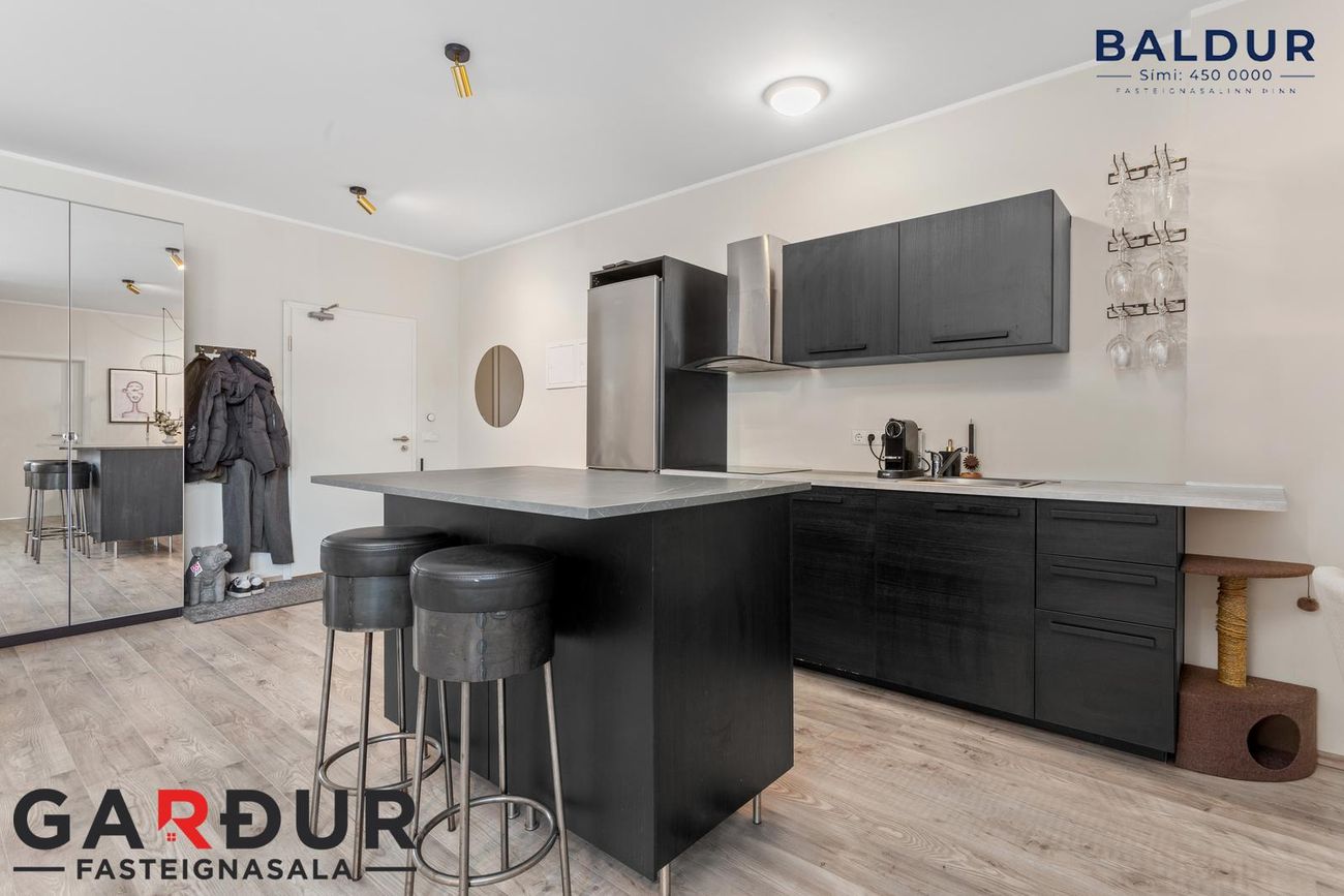 Grensásvegur 12 - 0303, 108 Reykjavík