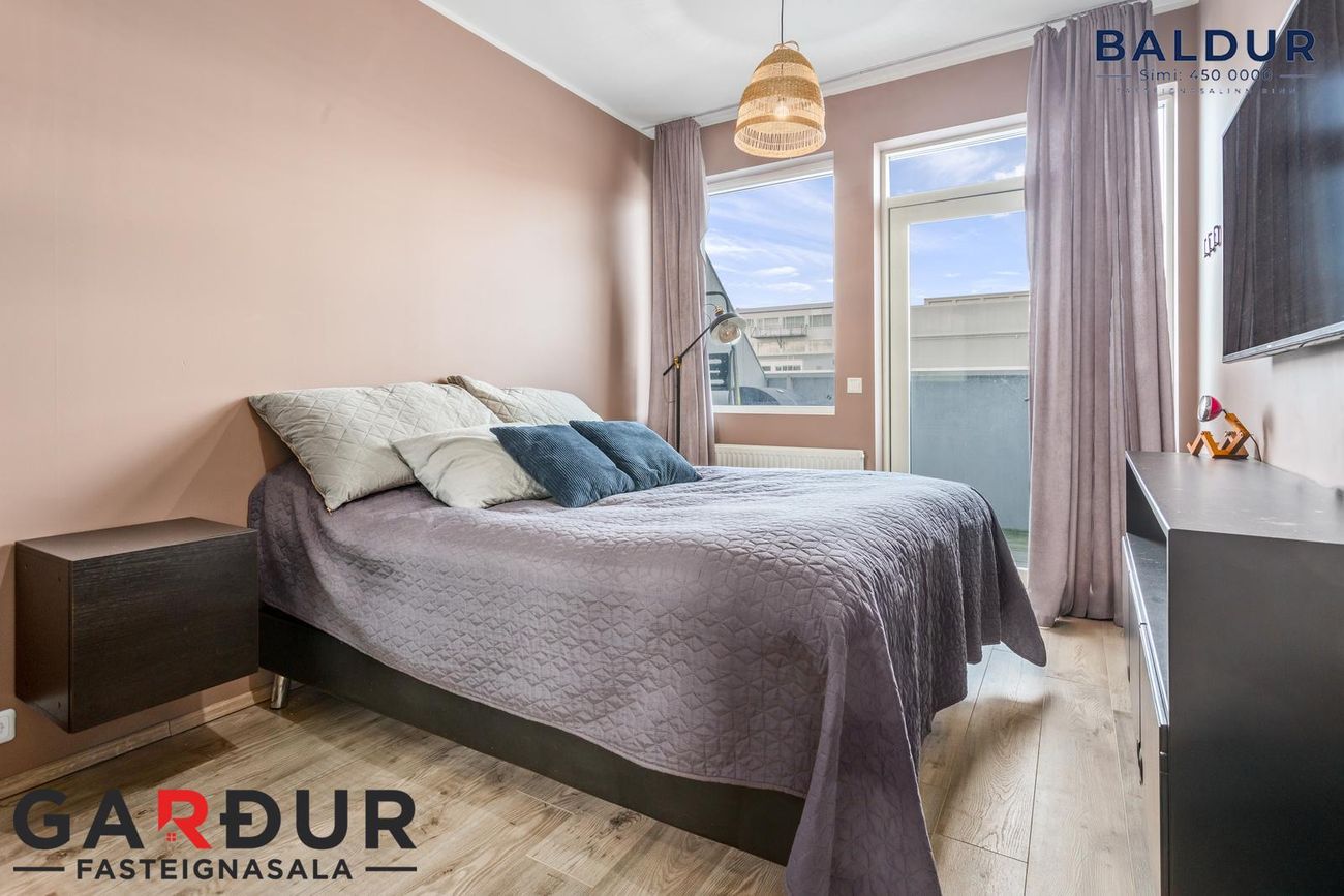 Grensásvegur 12 - 0303, 108 Reykjavík