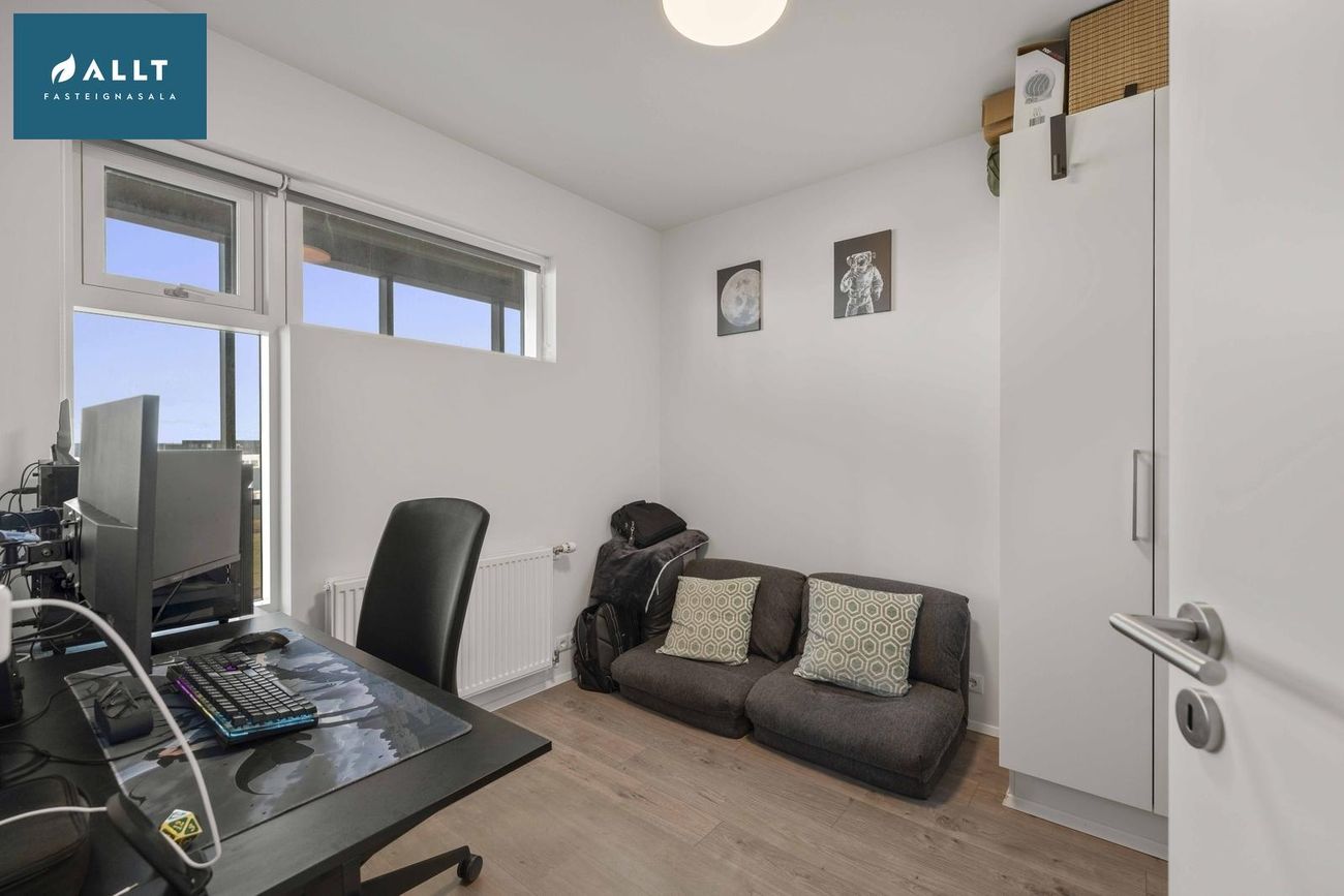 Dalsbraut 6, 260 Reykjanesbær
