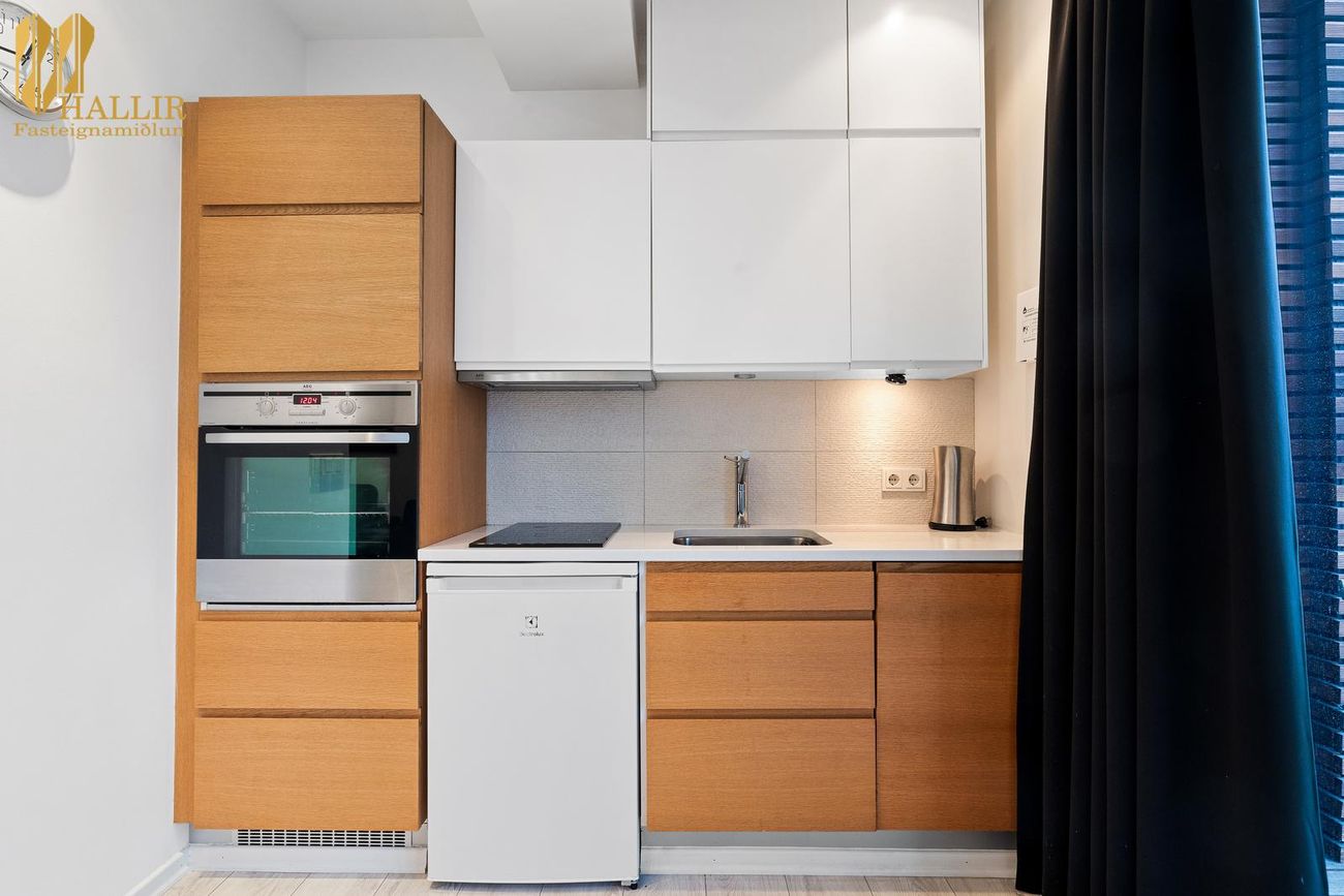 Laugavegur 103, 105 Reykjavík