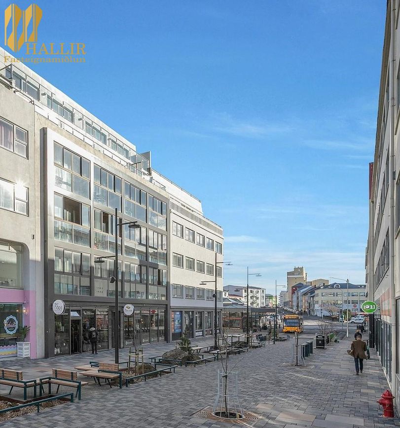 Laugavegur 103, 105 Reykjavík