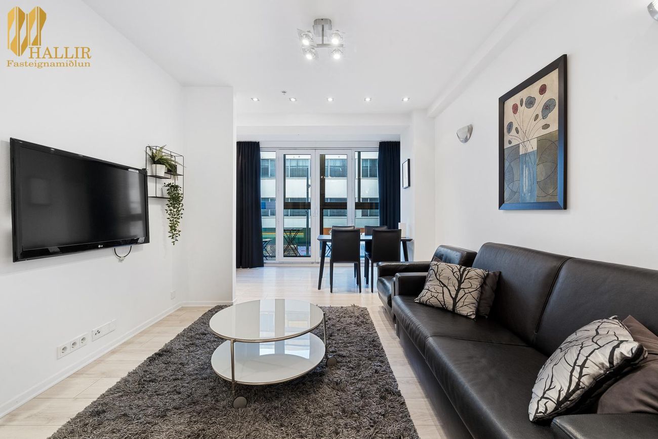 Laugavegur 103, 105 Reykjavík