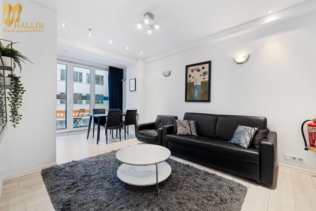 Laugavegur 103, 105 Reykjavík