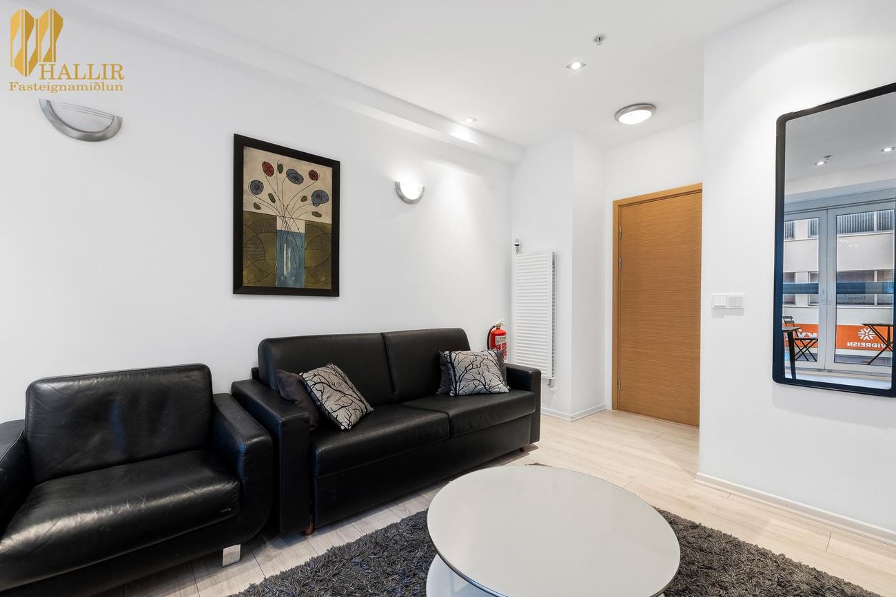 Laugavegur 103, 105 Reykjavík