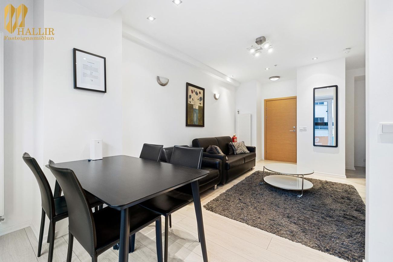 Laugavegur 103, 105 Reykjavík