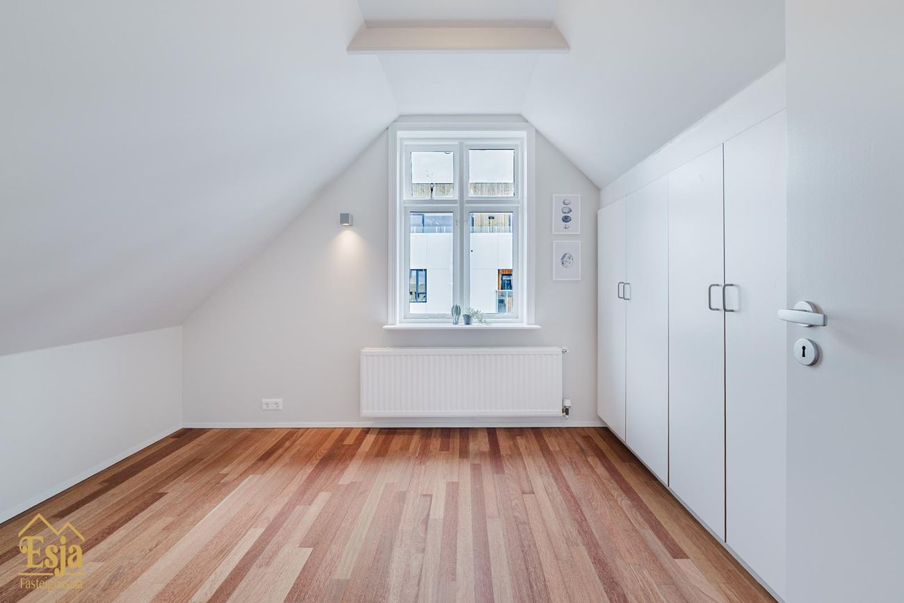 Hverfisgata 83, 101 Reykjavík
