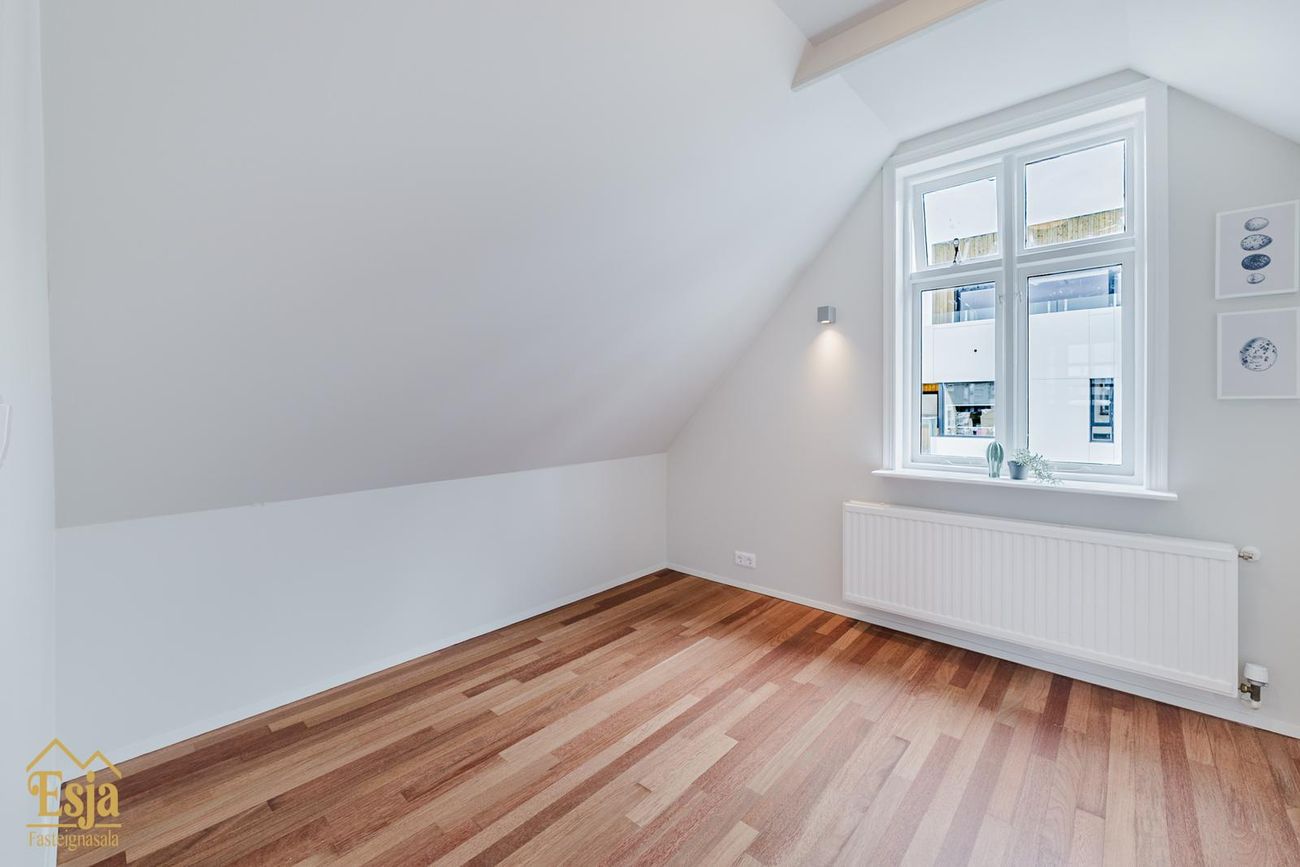 Hverfisgata 83, 101 Reykjavík