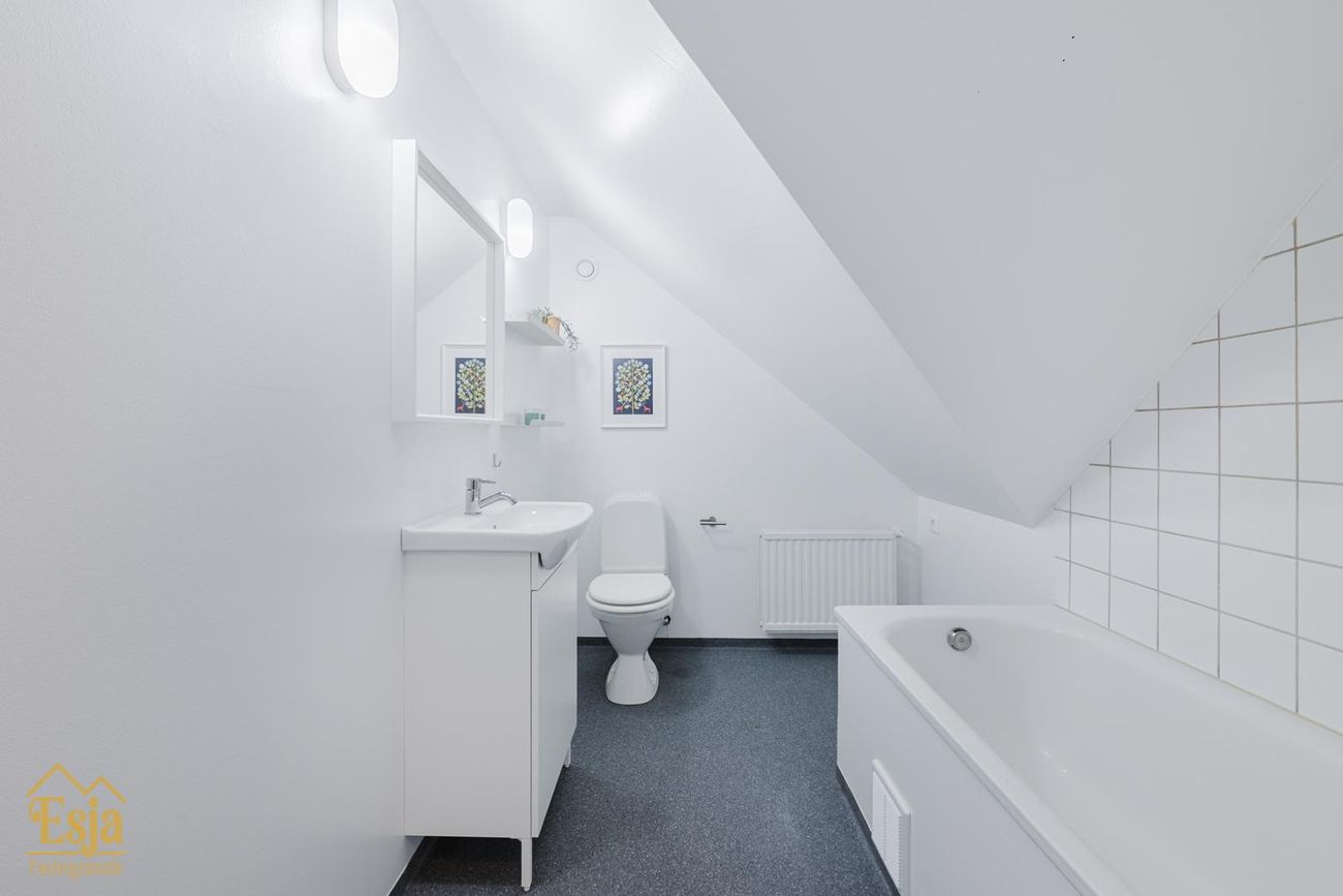 Hverfisgata 83, 101 Reykjavík