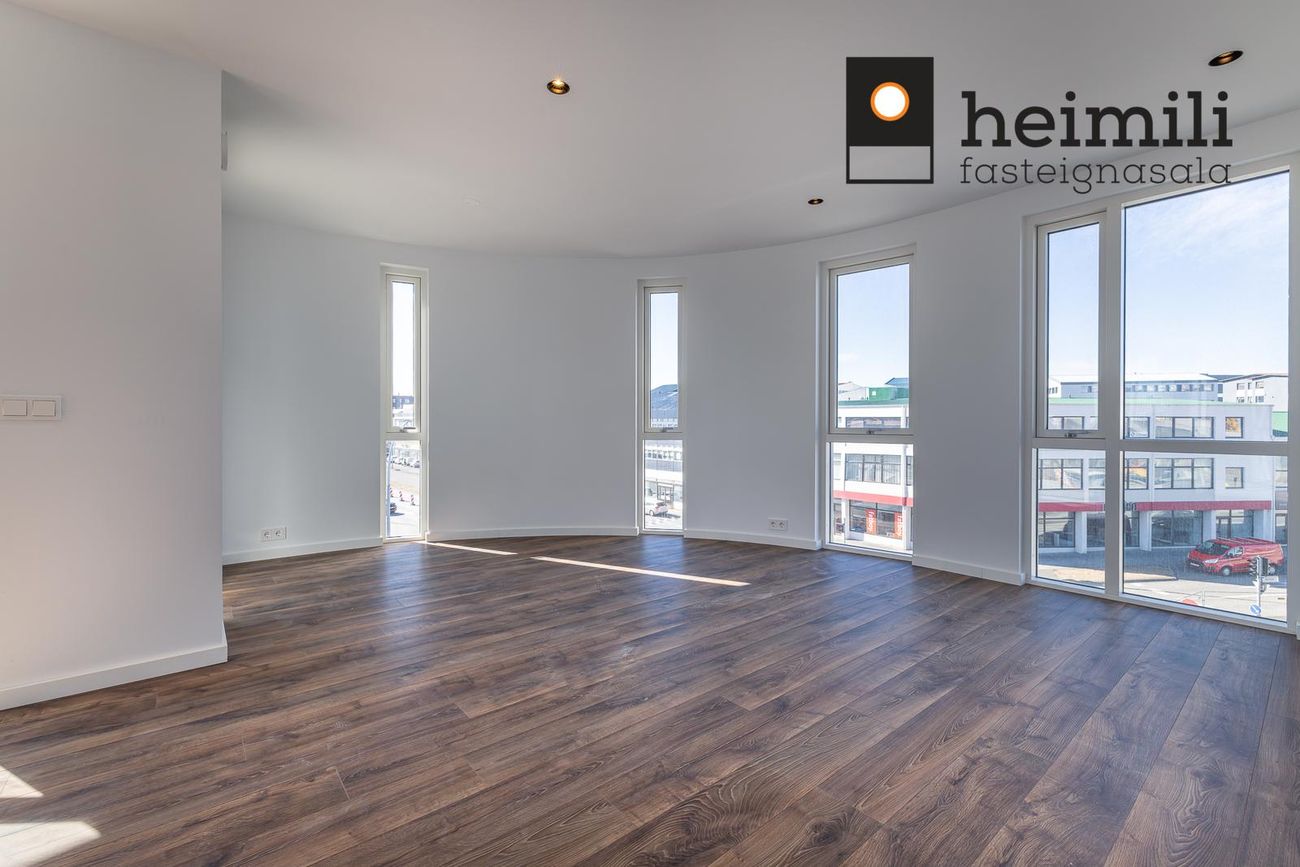 Grensásvegur 1B, 108 Reykjavík