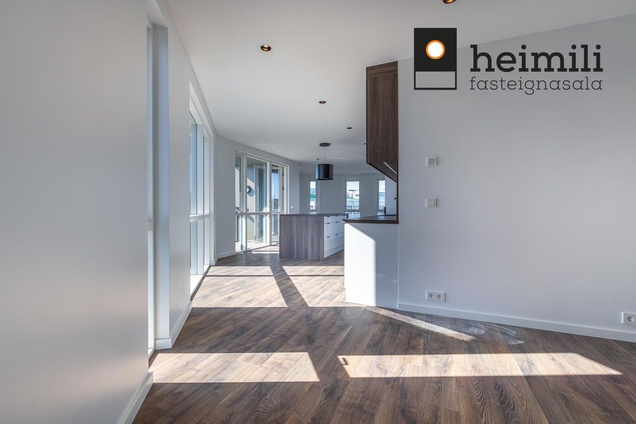 Grensásvegur 1B, 108 Reykjavík