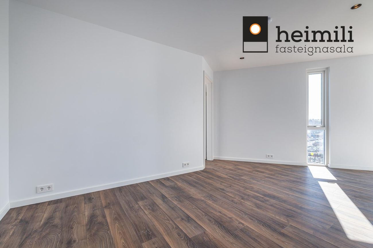 Grensásvegur 1B, 108 Reykjavík