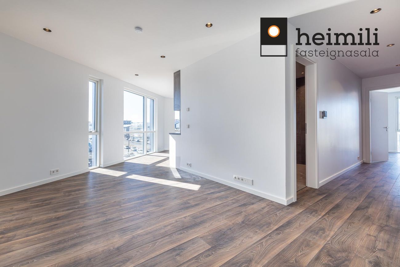 Grensásvegur 1B, 108 Reykjavík