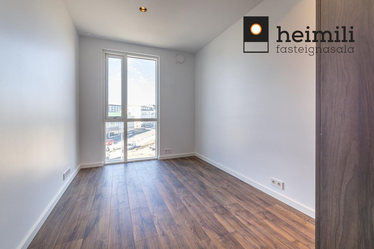 Grensásvegur 1B, 108 Reykjavík