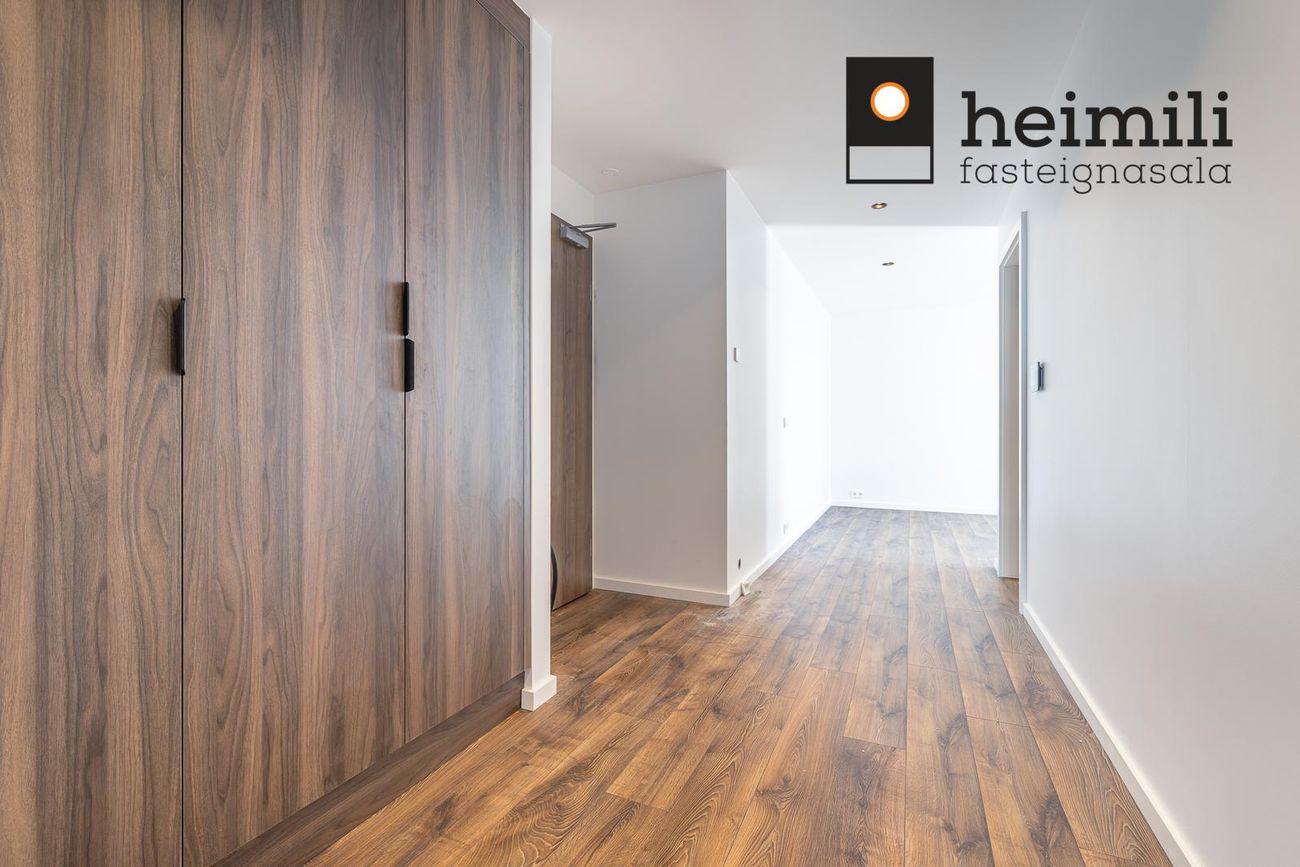 Grensásvegur 1B, 108 Reykjavík