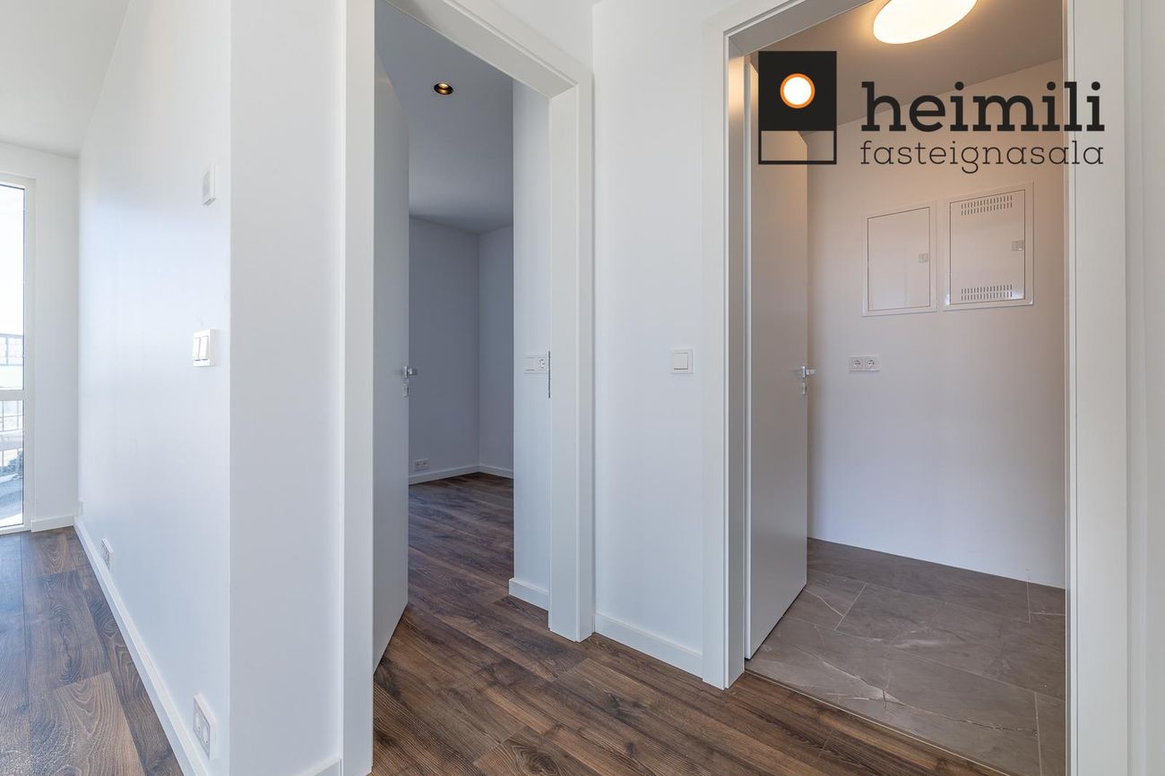 Grensásvegur 1B, 108 Reykjavík