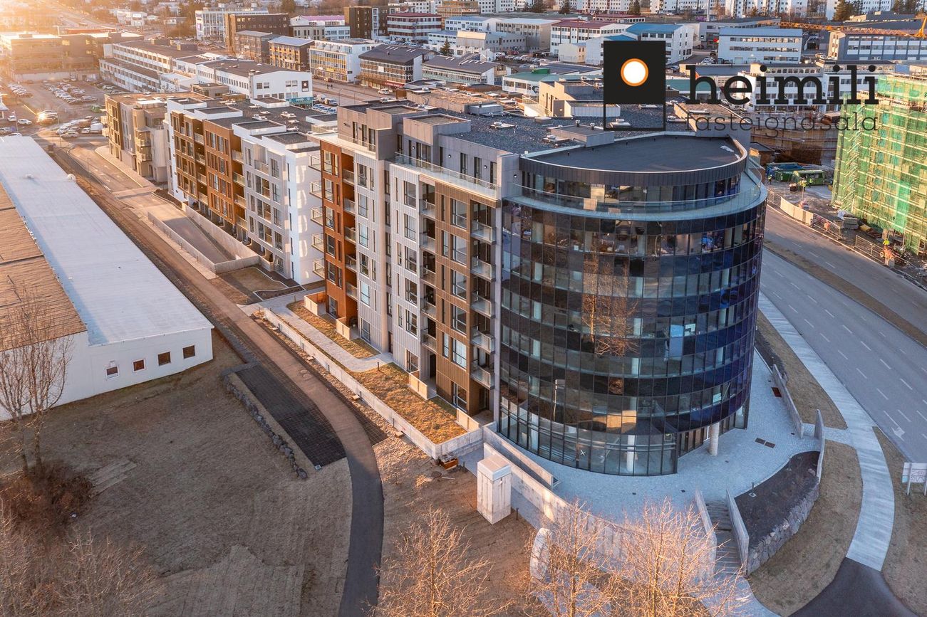 Grensásvegur 1B, 108 Reykjavík