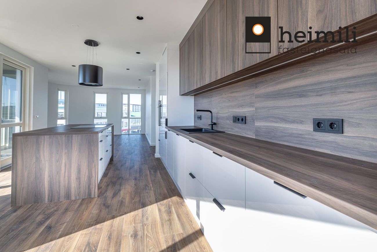 Grensásvegur 1B, 108 Reykjavík