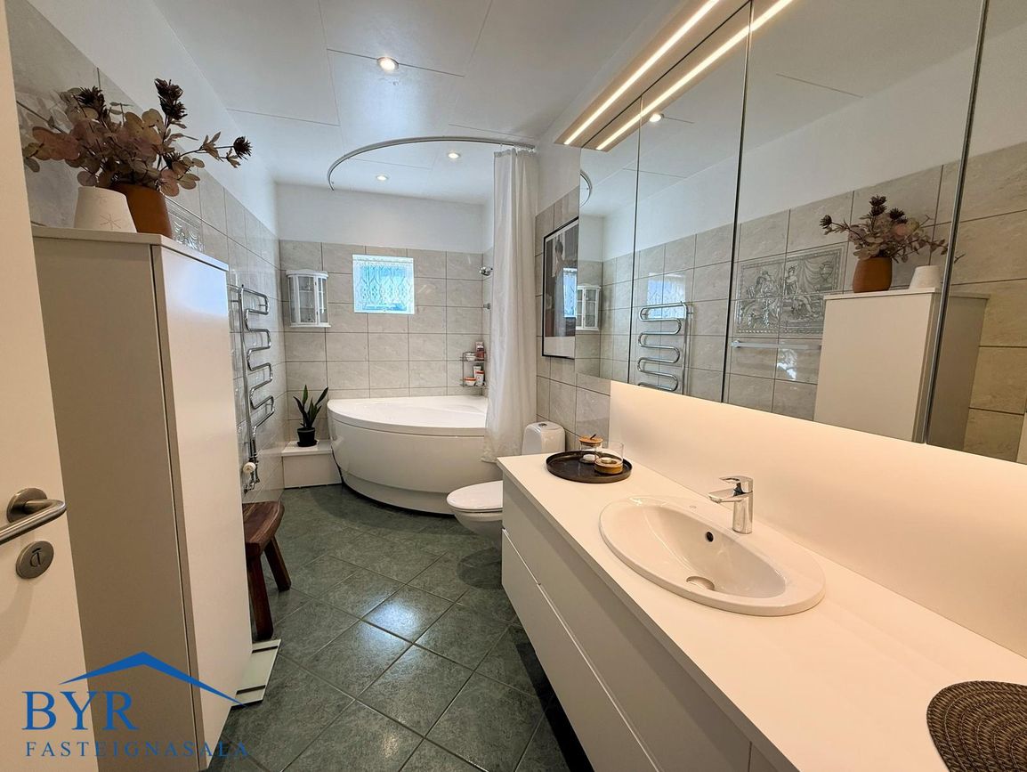 Miðvangur 18 - 0201, 700 Fljóts