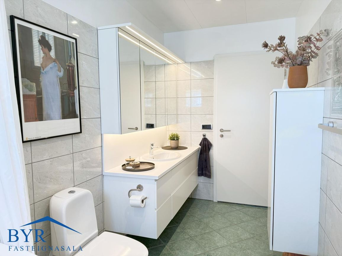 Miðvangur 18 - 0201, 700 Fljóts