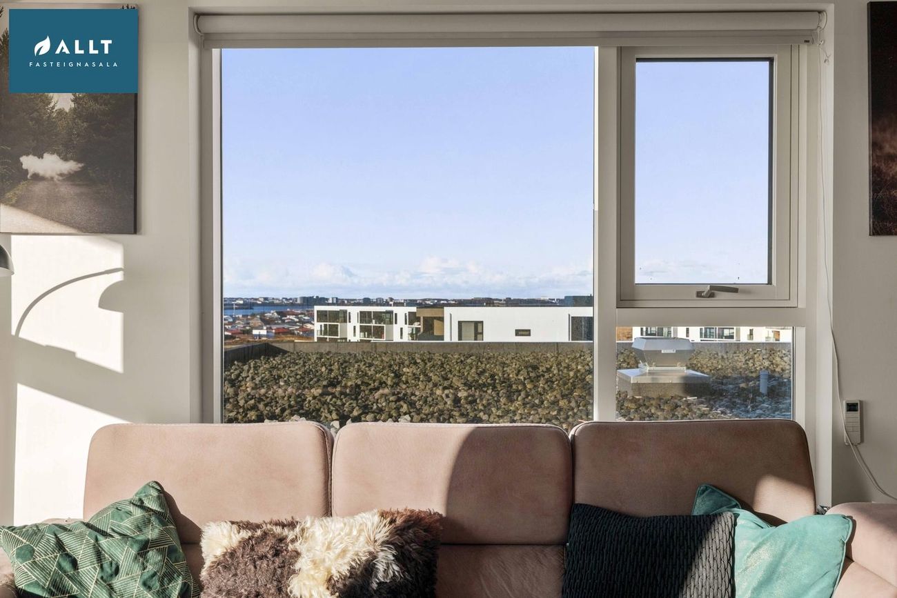 Dalsbraut 6, 260 Reykjanesbær