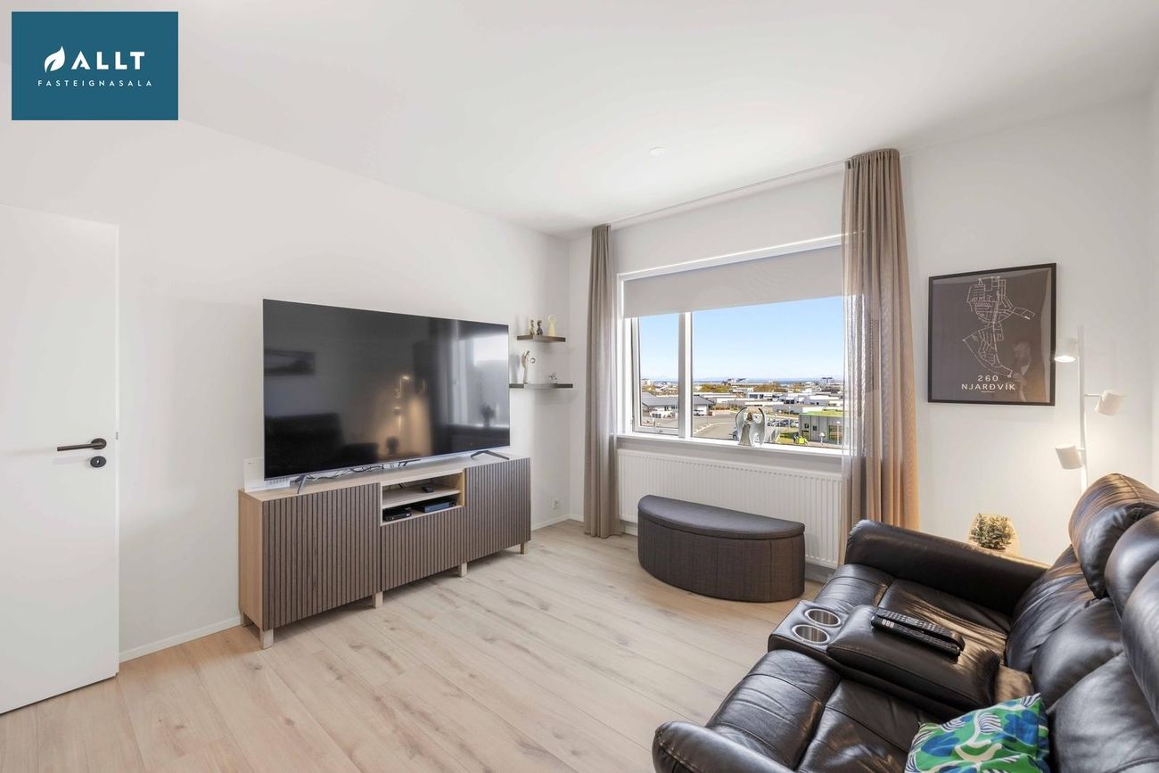 Asparlaut 24, 230 Reykjanesbær